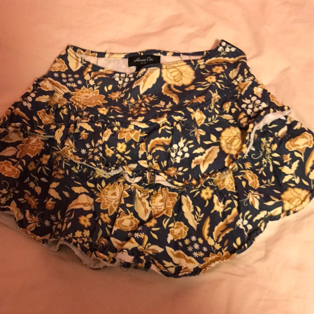 Francesca’s flower mini ruffle skirt never worn